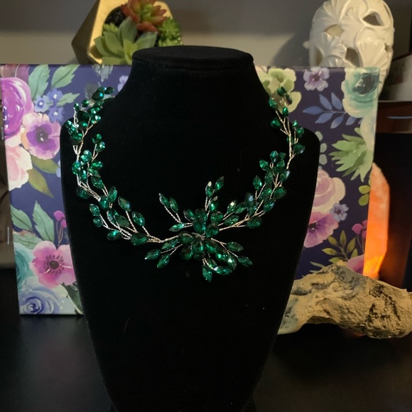 Emerald Green Crystal Leaf Vine Statement Necklace - Picture 2 of 3